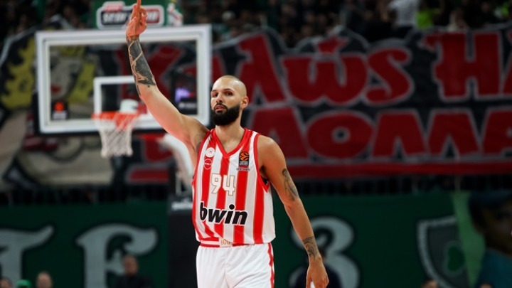 Οι «ερυθρόλευκοι» επικράτησαν με 94-89 των πρωταθλητών Ευρώπης στο ΟΑΚΑ