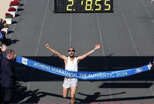 Ο Χαράλαμπος Πιτσώλης θριαμβευτής στον 41ο Αυθεντικό Μαραθώνιο της Αθήνας