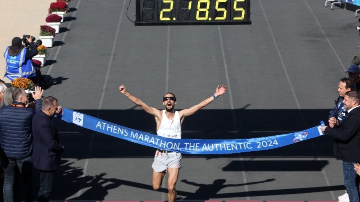 Ο Χαράλαμπος Πιτσώλης θριαμβευτής στον 41ο Αυθεντικό Μαραθώνιο της Αθήνας