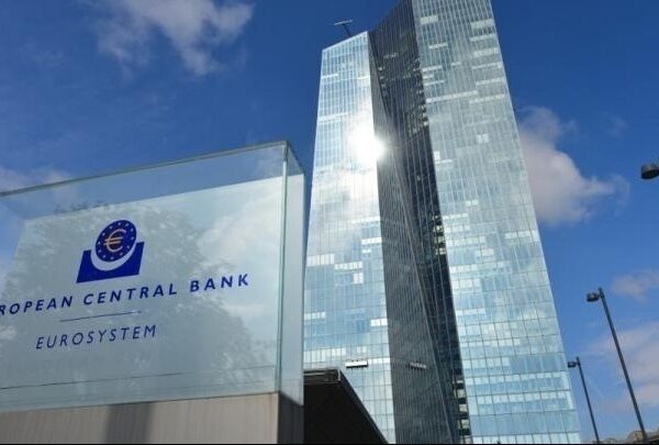 Σενάρια τρόμου από την ΕΚΤ: Η ατζέντα Τραμπ απειλεί να επαναφέρει τον πληθωρισμό στις ΗΠΑ και να βλάψει την παγκόσμια ανάπτυξη