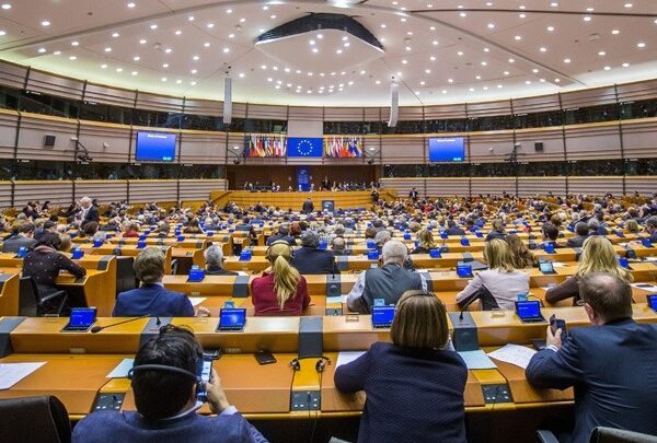 Ευρωπαϊκό Κοινοβούλιο: Συμφωνία ΕΛΚ, Σοσιαλιστών και Φιλελευθέρων για την έγκριση των 26&hellip;