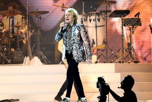 Ο θρυλικός Ροντ Στιούαρτ στο Glastonbury 2025 γράφει ιστορία