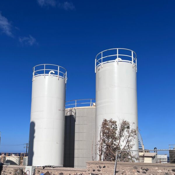 Όμιλος ΔΕΗ: Ξεκίνησε η εμπορική λειτουργία δύο νέων αεριοστροβιλικών μονάδων στη Σαντορίνη