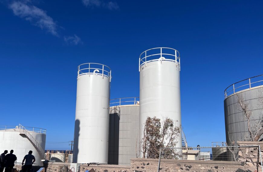 Όμιλος ΔΕΗ: Ξεκίνησε η εμπορική λειτουργία δύο νέων αεριοστροβιλικών μονάδων στη Σαντορίνη