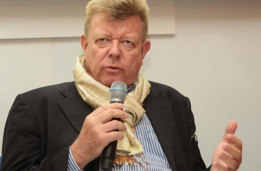 Ρόναλντ Μαϊνάρντους / Η σιωπηλή αγωνία της Ελλάδας: Η Τουρκία στη Συρία