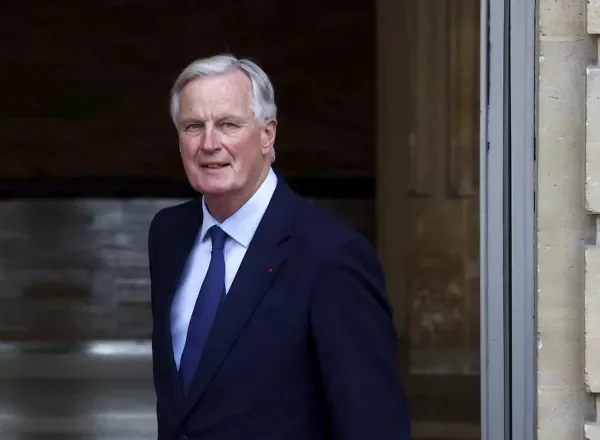 Προς κατάρρευση η κυβέρνηση Μπαρνιέ: Πρόταση μομφής από την Αριστερά