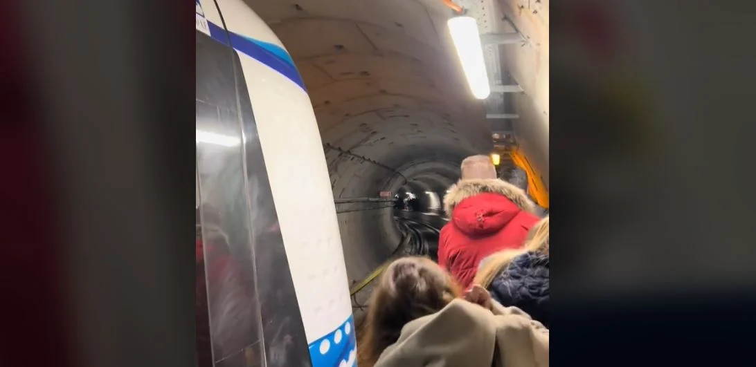 Μετρό Θεσσαλονίκης: Ακινητοποιήθηκε συρμός και οι επιβάτες περπάτησαν στη σήραγγα