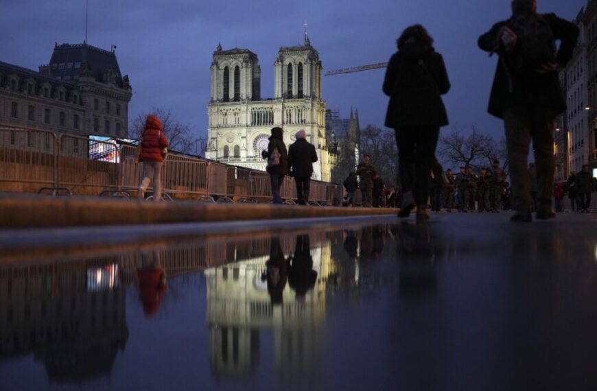 Παναγία των Παρισίων: Ήχησαν και πάλι οι καμπάνες – Το χρονικό μετά την&hellip;