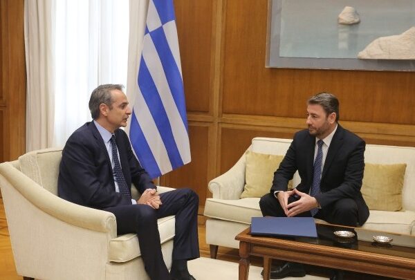 Μητσοτάκης: Σημαντικό να έχουμε έναν ανοιχτό δίαυλο επικοινωνίας – Ανδρουλάκης: Η συναίνεση&hellip;