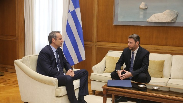 Μητσοτάκης: Σημαντικό να έχουμε έναν ανοιχτό δίαυλο επικοινωνίας – Ανδρουλάκης: Η συναίνεση χρειάζεται δύο