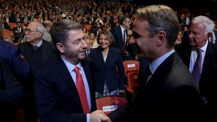 Συνάντηση Μητσοτάκη – Ανδρουλάκη το μεσημέρι