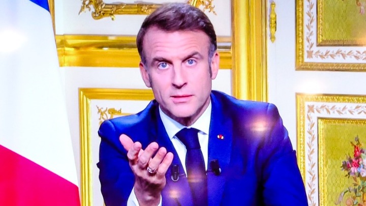 Μακρόν: Δεν παραιτούμαι – Οι αντίπαλοί μου επέλεξαν το χάος