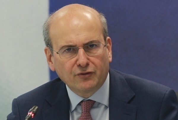 Υπ. Οικονομικών: Απορρόφηση του ΤΑΙΠΕΔ από το Υπερταμείο – Καταργείται το ΤΧΣ