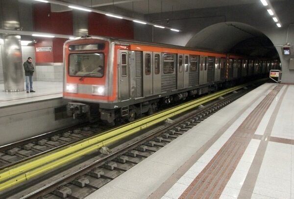 Ασφυξία στη Γραμμή 1: Ηλεκτροδηγός λιποθύμησε – Καύσωνας, παλιοί συρμοί και υποσυντήρηση