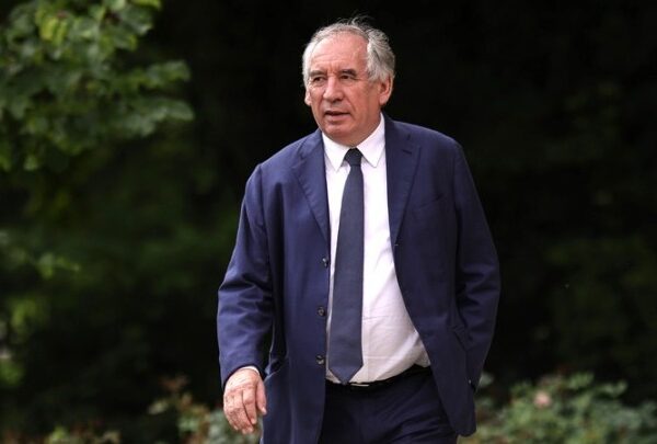 Γαλλία: Ο κεντρώος Φρανσουά Μπαϊρού αναμένεται στο προεδρικό μέγαρο για συνάντηση