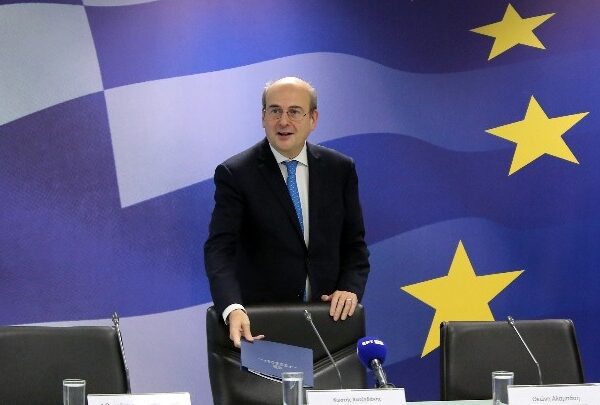 Οι 10 πρωτοβουλίες για τον περιορισμό των τραπεζικών προμηθειών και την ενίσχυση&hellip;