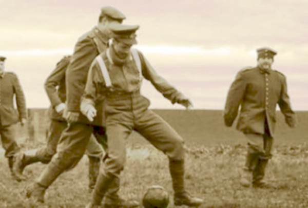 Παίζοντας μπάλα τα Χριστούγεννα στο μέτωπο