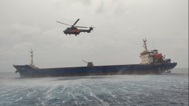Ρωσικό φορτηγό πλοίο βυθίστηκε στη Μεσόγειο – Αγνοούνται 2 μέλη του πληρώματος – Σύγκρουση δεξαμενόπλοιου με φορτηγό πλοίο νότια της Καρύστου