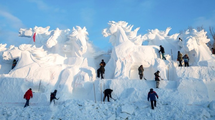 Άνοιξαν οι πύλες της Διεθνούς Έκθεσης Γλυπτικής στο Χιόνι και στον Πάγο στη Χαρμπίν