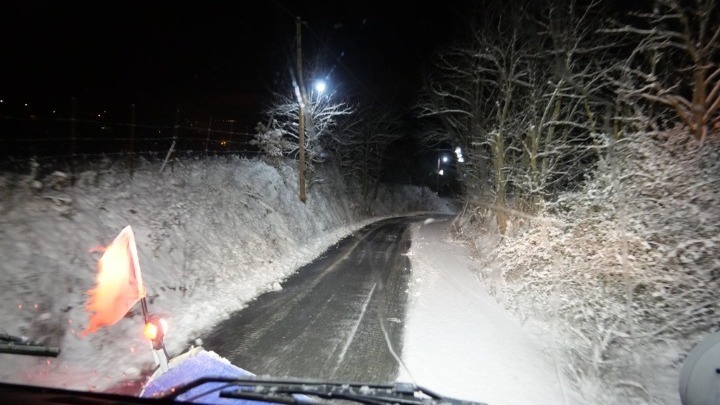 Ακινητοποιήθηκαν ηλεκτρικά ΙΧ λόγω χαμηλών θερμοκρασιών στην Αράχωβα