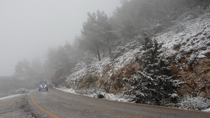 Αλλάζει ο καιρός: Έρχεται κακοκαιρία με βροχές, καταιγίδες και… χιόνια