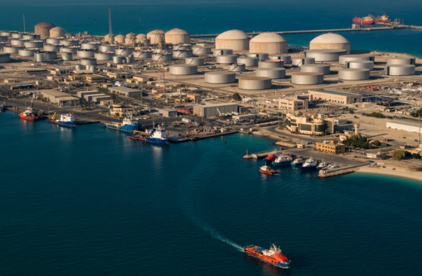 Guardian: Η άνοδος της στάθμης της θάλασσας από την κλιματική αλλαγή θα κατακλύσει πολλά από τα μεγαλύτερα λιμάνια διακίνησης πετρελαίου