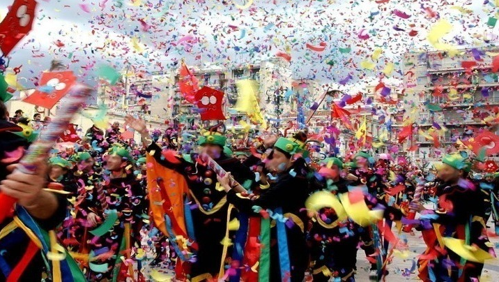 Σε ρυθμούς καρναβαλιού η Πάτρα 