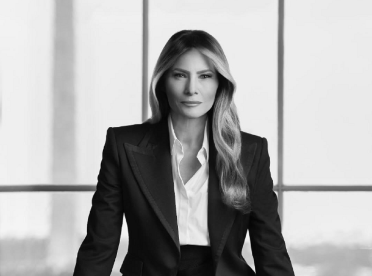 Απρόσμενη εκτροπή σε ομιλία Τραμπ: Από την οικονομία στα… συρτάρια με τα εσώρουχα της Μελάνια