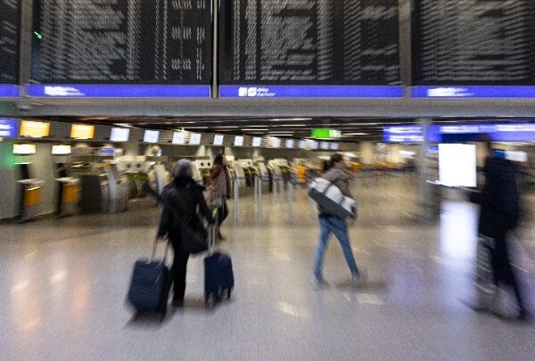 Γερμανία: Στο υπ. Εσωτερικών ρίχνουν την ευθύνη για το χάος στα αεροδρόμια&hellip;