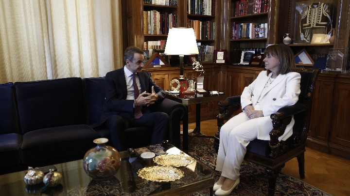 Τελευταίο τετ-α-τετ Μητσοτάκη – Σακελλαροπούλου: Σας ευχαριστώ για την άψογη συνεργασία
