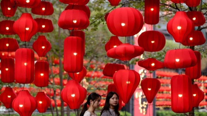 Οι Κινέζοι ετοιμάζονται για την έλευση του Έτους του Φιδιού