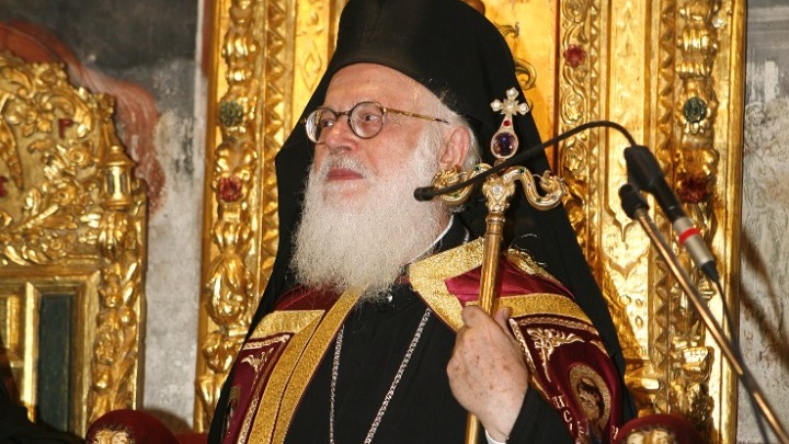 Σε λαϊκό προσκύνημα η σορός του μακαριστού Αρχιεπισκόπου Αλβανίας Αναστάσιου 