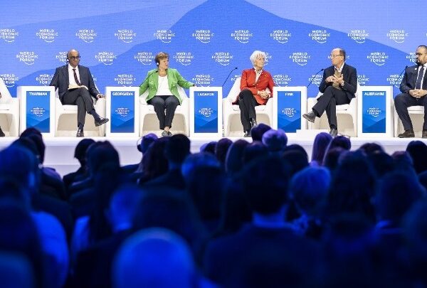 El País / Νταβός: Αντίο στον καπιταλισμό με ανθρώπινο πρόσωπο