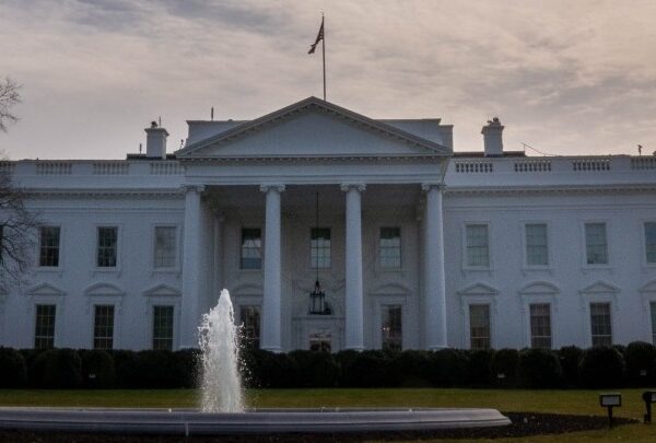 ΗΠΑ προς Κίεβο: Αποδεχθείτε το σχέδιο ειρήνης – Στο τραπέζι παραχώρηση εδαφών και μείωση στρατού