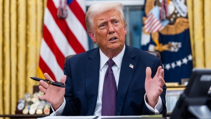 Politico: H Ευρώπη κατάλαβε κάπως αργά πως Ντόναλντ Τραμπ «πρώτα πυροβολεί και μετά&hellip;