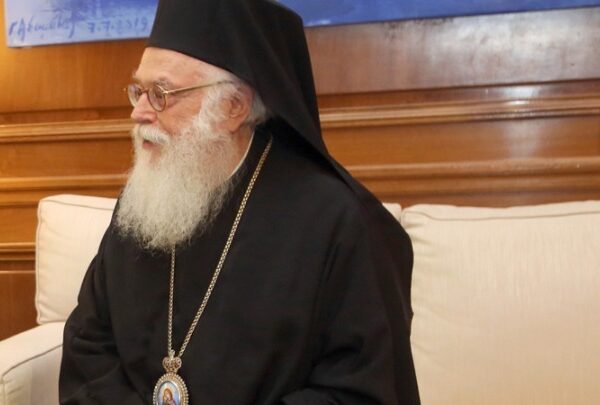 Το ύστατο «χαίρε» στον μακαριστό Αρχιεπίσκοπο Αναστάσιο