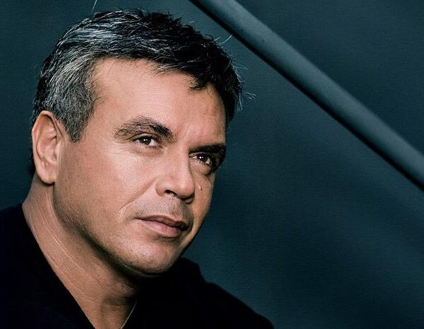 Πέθανε ο Μανώλης Λιδάκης