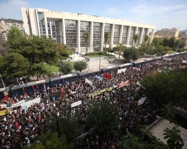 Κώστας Παπαδάκης / Γιατί ο κόσμος δεν έχει εμπιστοσύνη στη Δικαιοσύνη