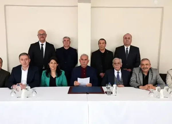 Οτσαλάν: Καλεί το ΡΚΚ να καταθέσει τα όπλα και δηλώνει ότι αναλαμβάνει&hellip;