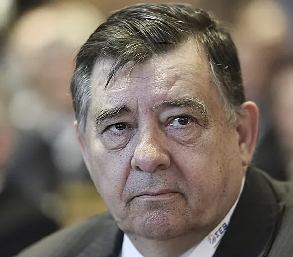 Αθλιότητες Καρατζαφέρη κατά Καρυστιανού- “Το παίζει νέα Κούνεβα”