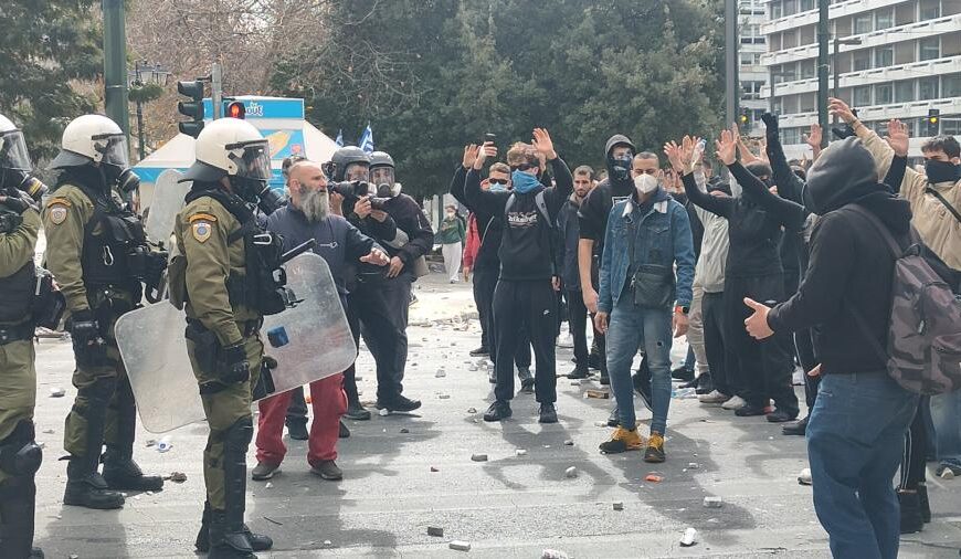 Σύνταγμα – Τέμπη: Ο κόσμος επέστρεψε στην πλατεία μετά τα στημένα επεισόδια