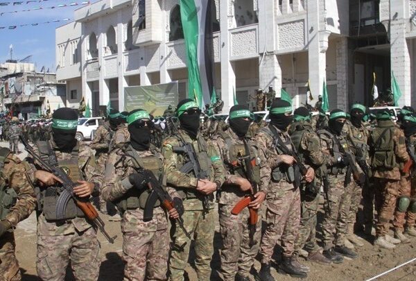 Χαμάς: Οι παλαιστινιακές ένοπλες οργανώσεις θα αφήσουν ελεύθερους αύριο τρεις ομήρους