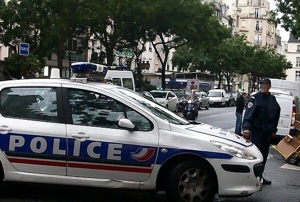 Γαλλία: Ένας νεκρός και δύο αστυνομικοί βαριά τραυματισμένοι σε επίθεση με μαχαίρι&hellip;