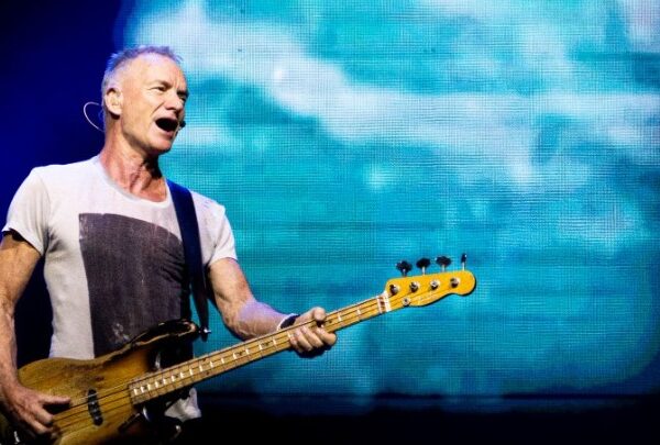 Πάνω από 1.000 Βρετανοί καλλιτέχνες μετείχαν σε σιωπηλό άλμπουμ – διαμαρτυρία για&hellip;