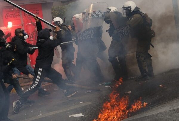 Συγκεντρώσεις για τα Τέμπη: ΣΥΡΙΖΑ: Να παραιτηθεί ο υπουργός Προστασίας του Πολίτη – ΚΚΕ: Η κυβέρνηση έχει την απόλυτη ευθύνη