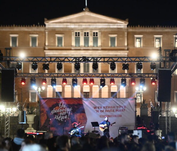 Νίκος Φωτόπουλος / Τέμπη: 57 ονόματα, ανεξίτηλα χαραγμένα, δεν σβήνουν