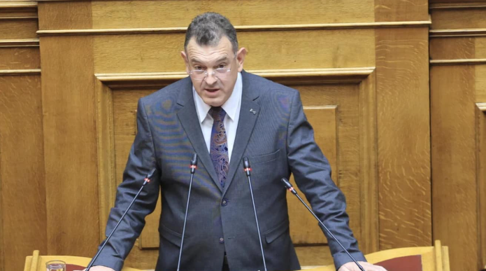 Bουλευτής της ΝΙΚΗΣ που συνελήφθη εισέβαλε στην Εθνική Πινακοθήκη και κατέστρεψε εκθέματα