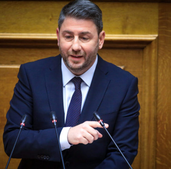 Το ΠΑΣΟΚ έπαθε… ΣΥΡΙΖΑ: Επίθεση συνεργατών του Ανδρουλάκη στον “υπονομευτή” Δούκα, εταιρείες&hellip;