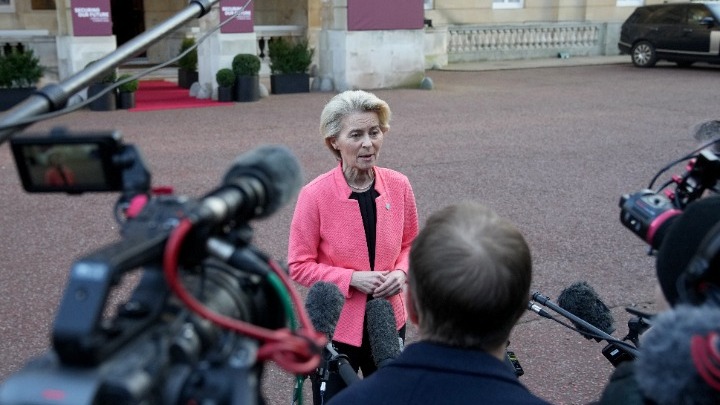 Φον ντερ Λάιεν: «Η Ευρώπη πρέπει επειγόντως να επανεξοπλιστεί»