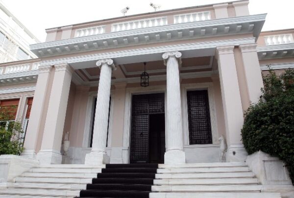 Συνάντηση στο Λονδίνο για την Ουκρανία: Πως δικαιολογεί το Μαξίμου την απουσία της Ελλάδας